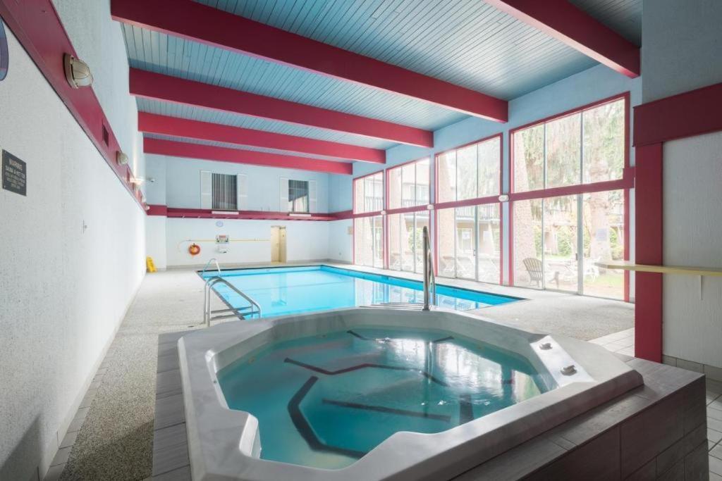 Riviera Village Green Hotel Complex Вeрнoн Екстериор снимка