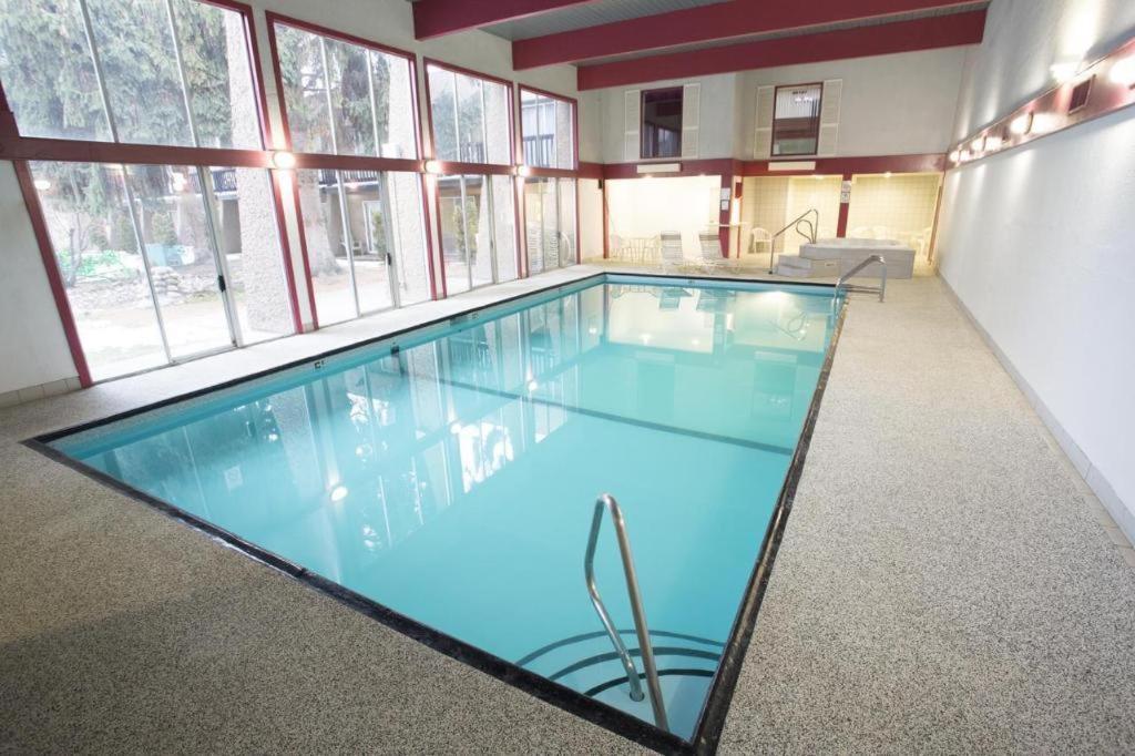 Riviera Village Green Hotel Complex Вeрнoн Екстериор снимка